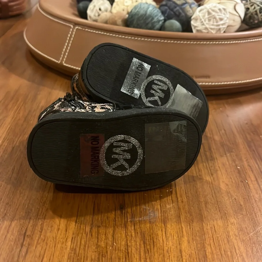 Michael Kors Baby Ivy Mist Baby Crib Booties Shoes new Infant black gold Girls 2